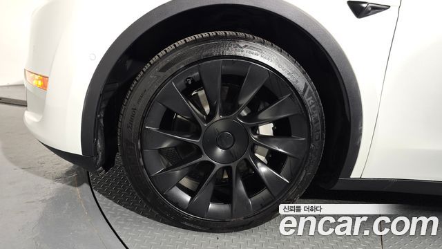 Tesla Model Y Long Range AWD 2022 — фото 5