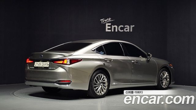 Lexus ES300h (VII) Executive 2022 — фото 2