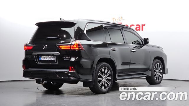 Lexus LX 570 J200 2019 — фото 2