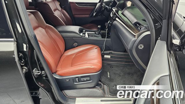 Lexus LX 570 J200 2019 — фото 12