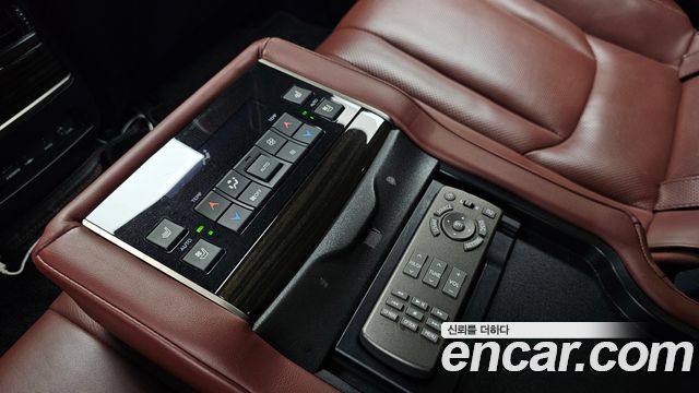Lexus LX 570 J200 2019 — фото 16
