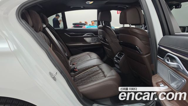 BMW 7 Series (G11) 740i M Sport 2022 — фото 11