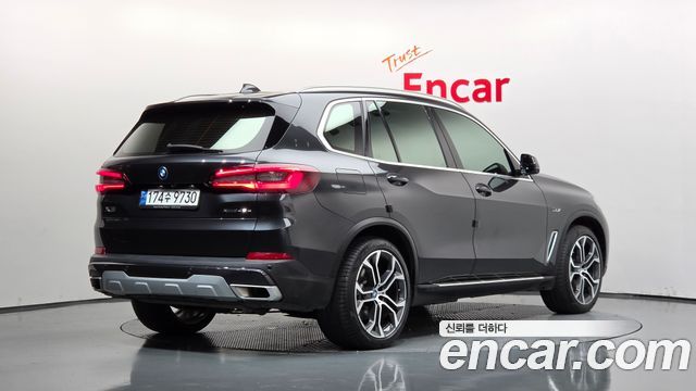 BMW X5 (G05) xDrive 45e xLine 2023 — фото 2