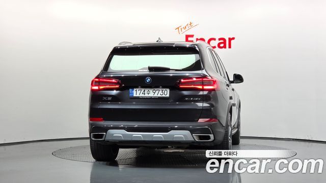 BMW X5 (G05) xDrive 45e xLine 2023 — фото 4