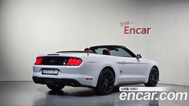 Ford Mustang Convertible 2021 — фото 2