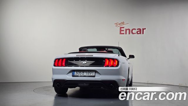 Ford Mustang Convertible 2021 — фото 4