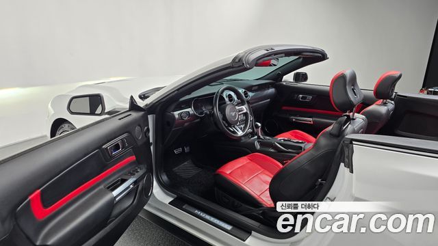 Ford Mustang Convertible 2021 — фото 10