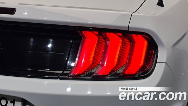 Ford Mustang Convertible 2021 — фото 23