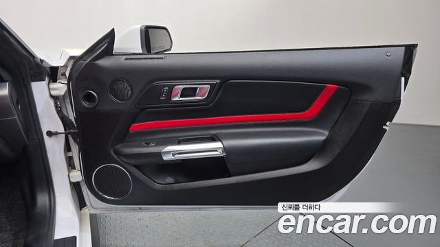 Ford Mustang Convertible 2021 — фото 24