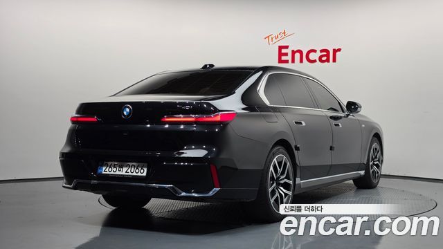 BMW 7 Series (G70) 740i sDrive M Sport 2023 — фото 2