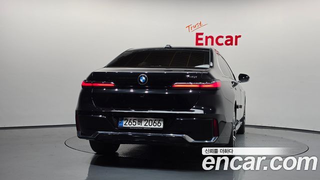 BMW 7 Series (G70) 740i sDrive M Sport 2023 — фото 4