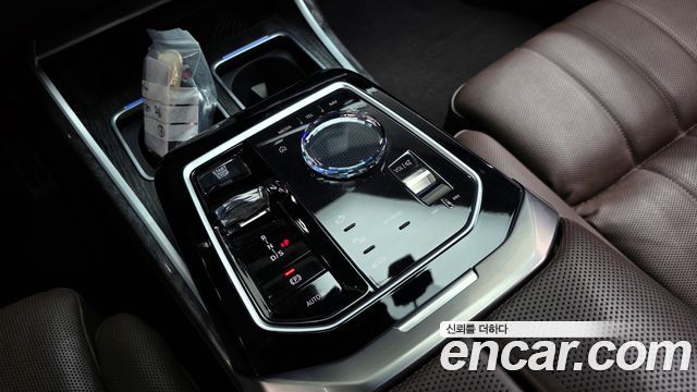 BMW 7 Series (G70) 740i sDrive M Sport 2023 — фото 9