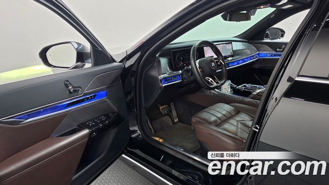 BMW 7 Series (G70) 740i sDrive M Sport 2023 — фото 10