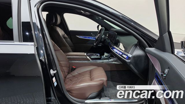 BMW 7 Series (G70) 740i sDrive M Sport 2023 — фото 11