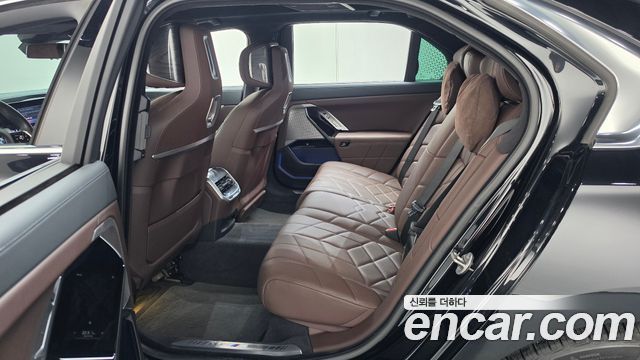 BMW 7 Series (G70) 740i sDrive M Sport 2023 — фото 12