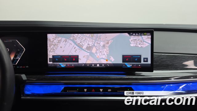 BMW 7 Series (G70) 740i sDrive M Sport 2023 — фото 13