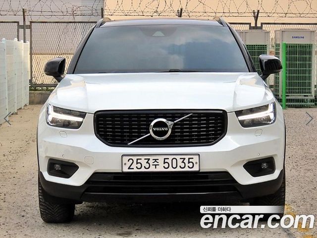 Volvo XC40 T4 R-Design 2019 — фото 1