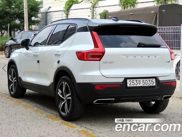 Volvo XC40 T4 R-Design 2019 — фото 3