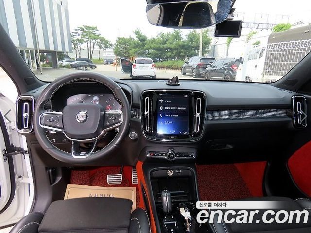 Volvo XC40 T4 R-Design 2019 — фото 7