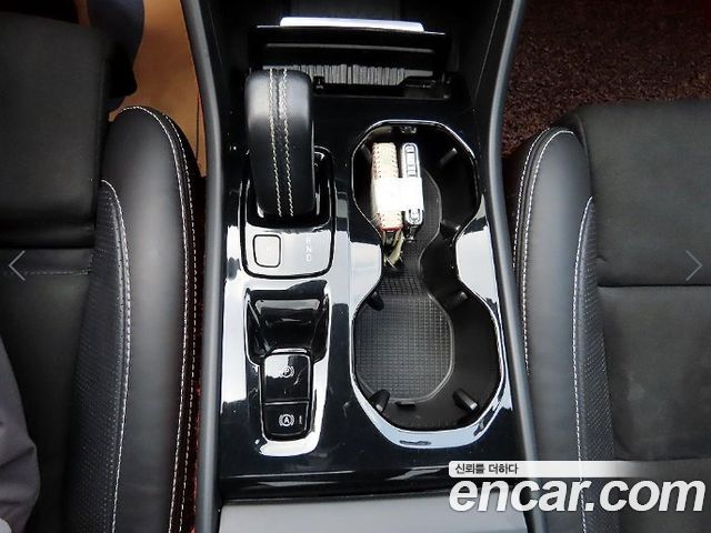 Volvo XC40 T4 R-Design 2019 — фото 10