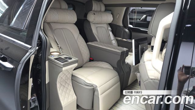 Kia Carnival (IV) Gasoline 4-Seater Hi-Limousine (Special) 2023 — фото 11