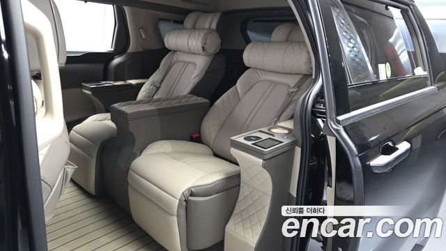 Kia Carnival (IV) Gasoline 4-Seater Hi-Limousine (Special) 2023 — фото 12