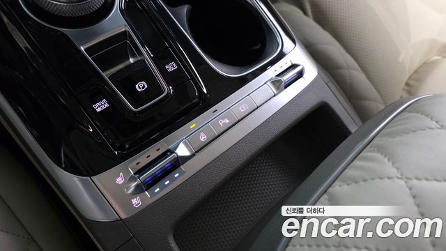 Kia Carnival (IV) Gasoline 4-Seater Hi-Limousine (Special) 2023 — фото 18