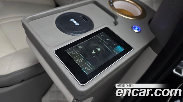 Kia Carnival (IV) Gasoline 4-Seater Hi-Limousine (Special) 2023 — фото 30