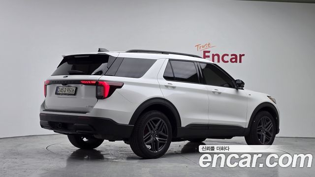 Ford Explorer (VI) 2.3 ST-Line 4WD 2025 — фото 2