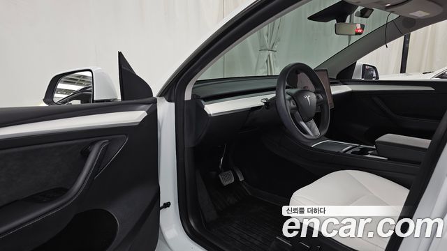 Tesla Model Y RWD 2023 — фото 10