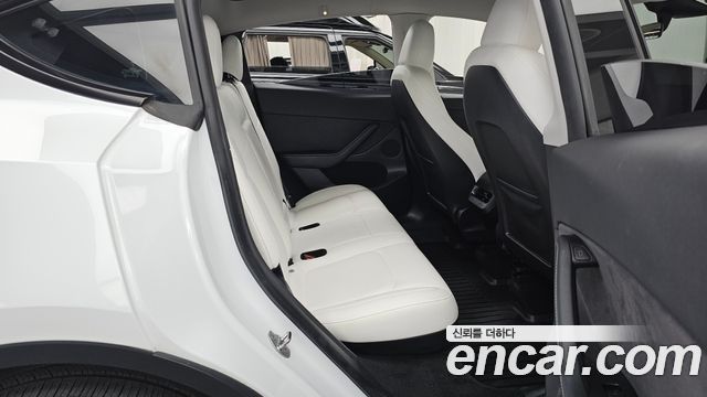 Tesla Model Y RWD 2023 — фото 12