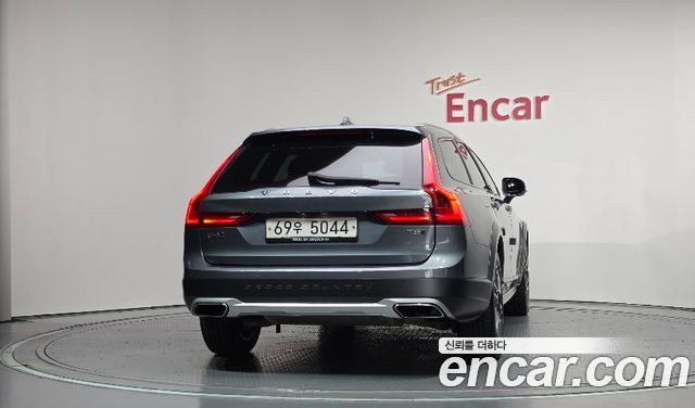 Volvo V90 Cross Country T5 Pro AWD 2018 — фото 4