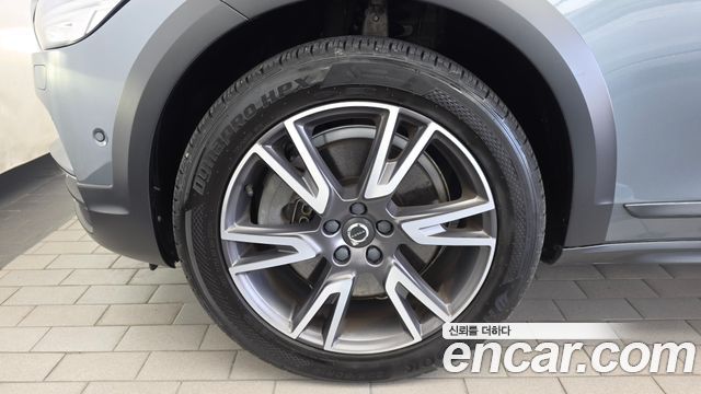 Volvo V90 Cross Country T5 Pro AWD 2018 — фото 5