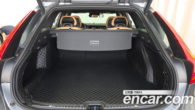 Volvo V90 Cross Country T5 Pro AWD 2018 — фото 24