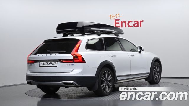 Volvo V90 Cross Country T5 Pro AWD 2020 — фото 2