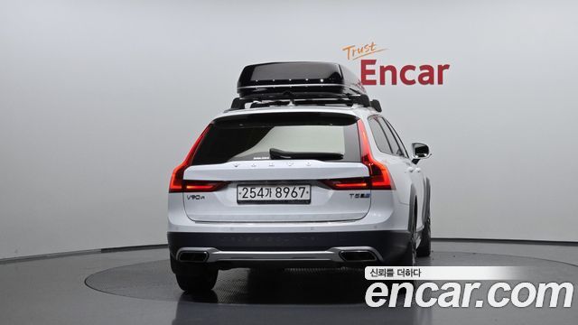 Volvo V90 Cross Country T5 Pro AWD 2020 — фото 4