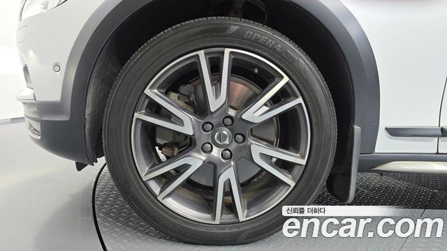 Volvo V90 Cross Country T5 Pro AWD 2020 — фото 5