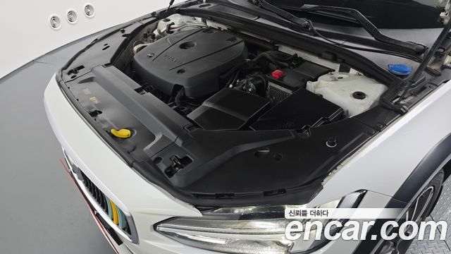 Volvo V90 Cross Country T5 Pro AWD 2020 — фото 6