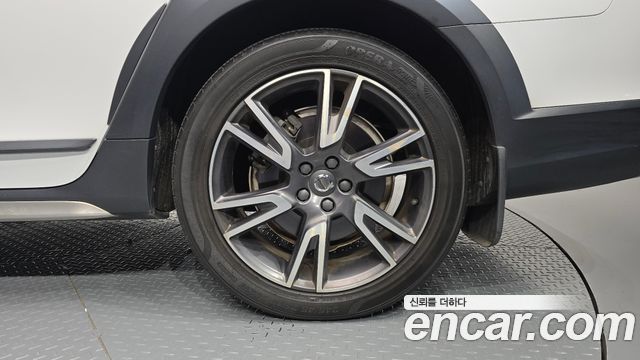 Volvo V90 Cross Country T5 Pro AWD 2020 — фото 27