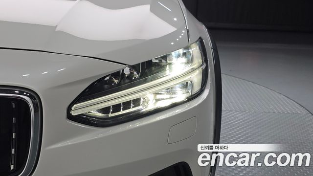 Volvo V90 Cross Country T5 Pro AWD 2020 — фото 28