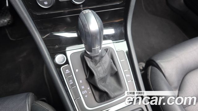 Volkswagen Golf (VII) 2.0 TDI Premium 2016 — фото 9