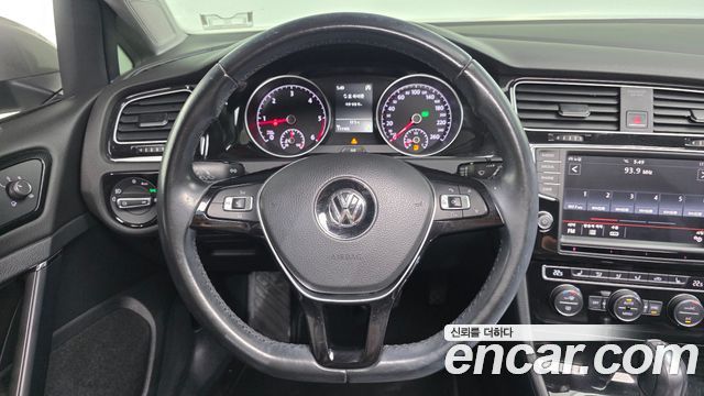 Volkswagen Golf (VII) 2.0 TDI Premium 2016 — фото 13