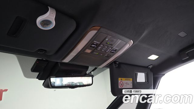 Toyota Alphard (IV) 2.5 HEV Executive AWD 2025 — фото 29