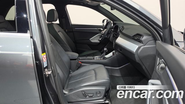 Audi Q3 (F3) 35 TDI Quattro Premium 2023 — фото 11