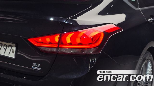 Genesis G80 3.3 GDI AWD Premium Luxury 2017 — фото 23