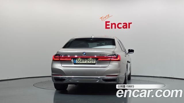 BMW 7 Series (G11) 740Li xDrive Design Pure Excellence 2021 — фото 4