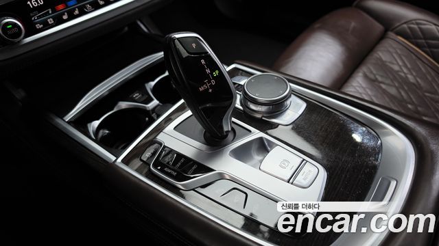 BMW 7 Series (G11) 740Li xDrive Design Pure Excellence 2021 — фото 9