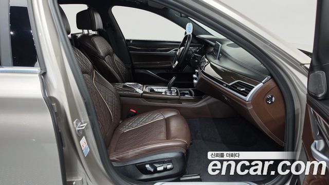 BMW 7 Series (G11) 740Li xDrive Design Pure Excellence 2021 — фото 11