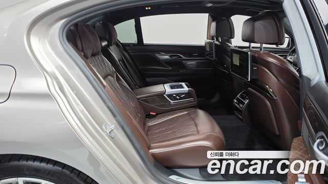 BMW 7 Series (G11) 740Li xDrive Design Pure Excellence 2021 — фото 12