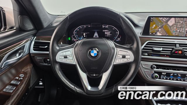 BMW 7 Series (G11) 740Li xDrive Design Pure Excellence 2021 — фото 13